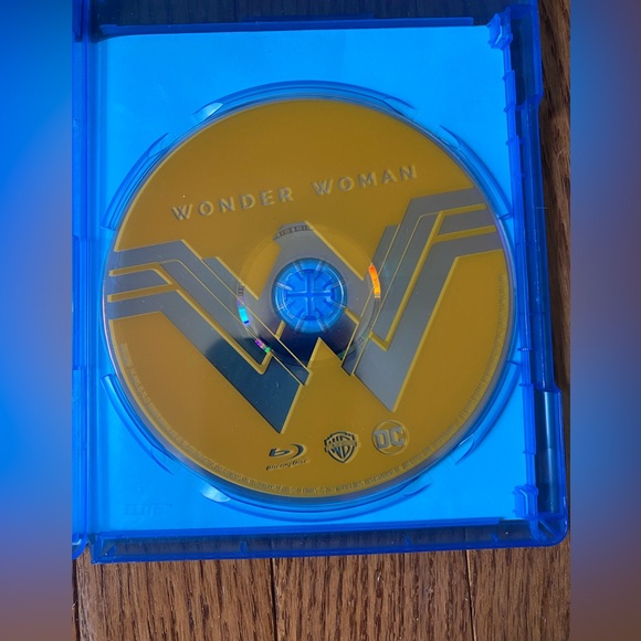 Wonder Women Blu-ray & DVD - Picture 4 of 4